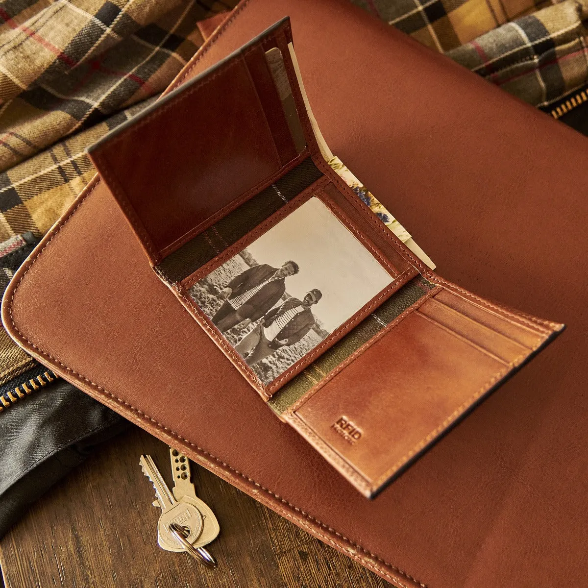 Barbour Torridon Leather Bi Fold Wallet in Congac