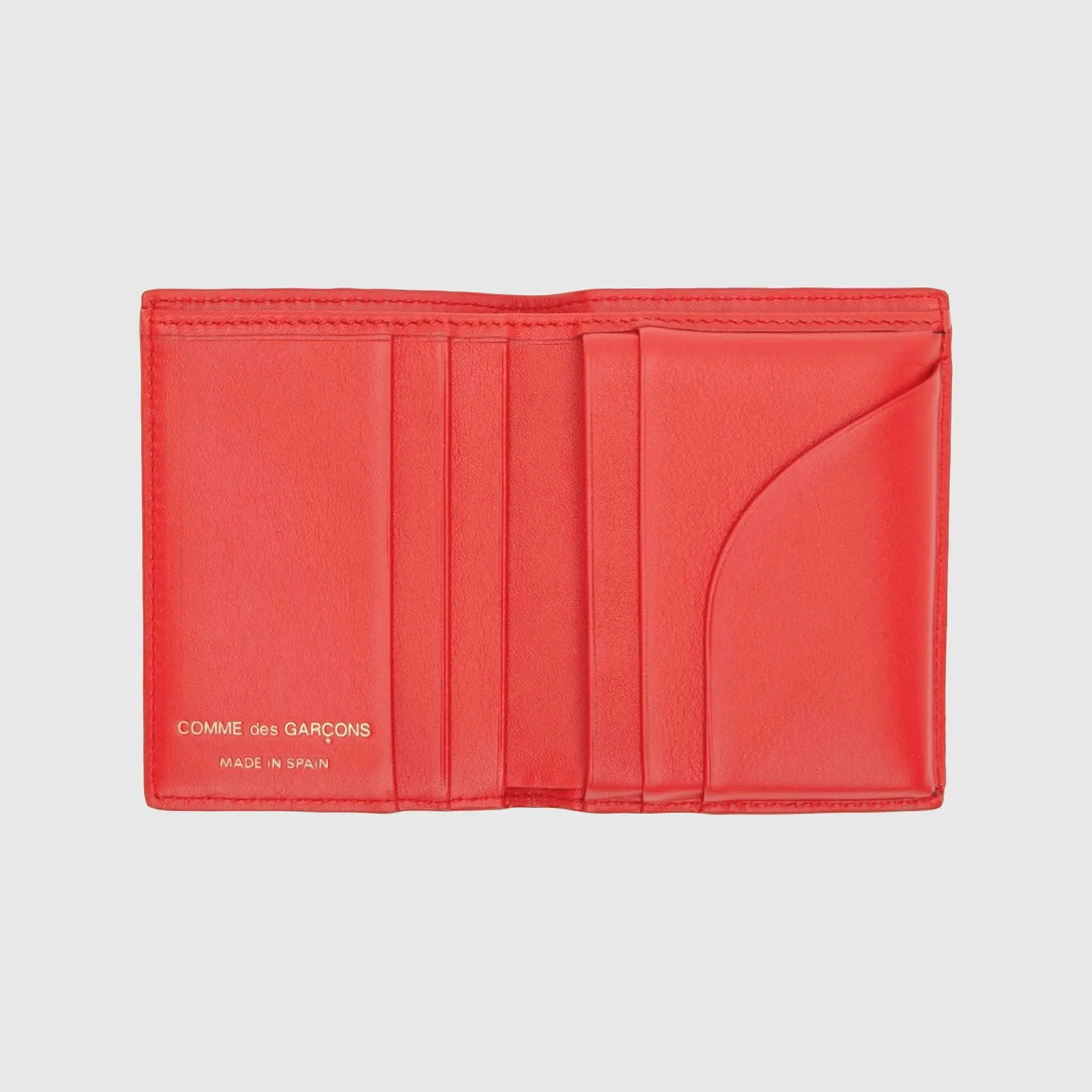 CLASSIC LEATHER BI-FOLD WALLET